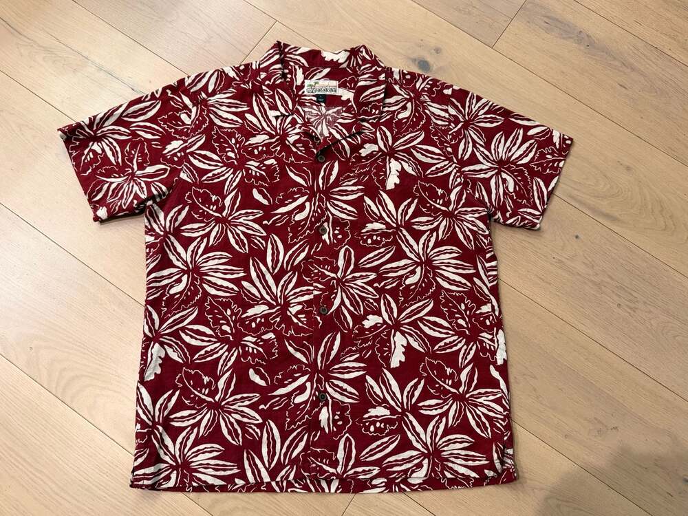 Patagonia Pataloha Men's Large Red Floral Organic Cotton Short Sleeve Shirt